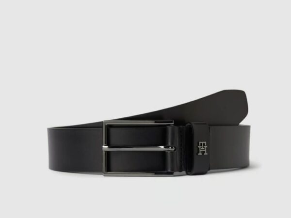 Leather belt with pin buckle in cognac